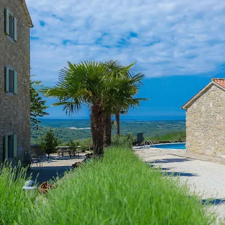 Holiday Plac-2 * Krasica